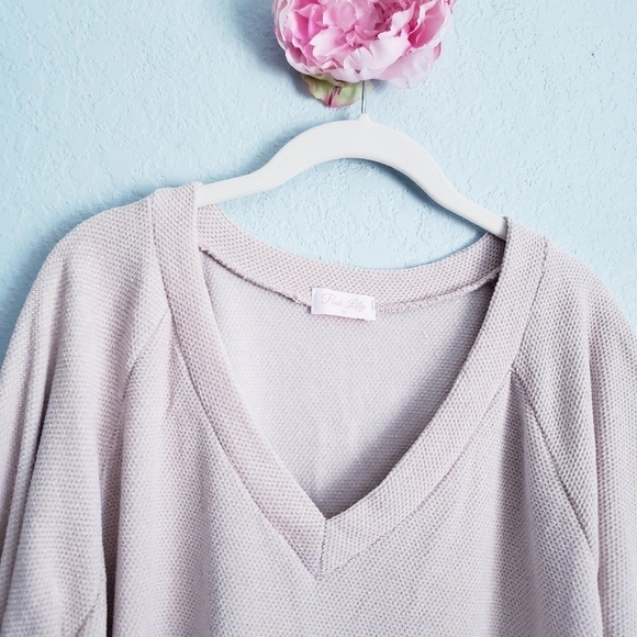 Pink Lily Cream Chanille V-neck Sweater - Picture 4 of 7